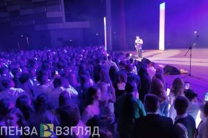Певец Хабиб выступил для выпускников в ККЗ «Пенза»