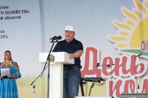 Олег Мельниченко открыл агротехнологическую выставку «День поля»