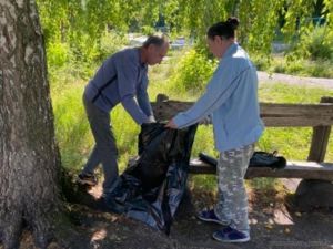 В Пензе возле родника «Самоварник» убрали мусор