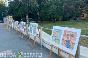 В Пензе проходит выставка детских рисунков в честь Дня флага