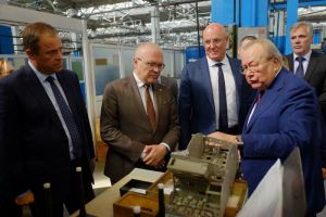 Чернышенко и Комаров осмотрели предприятия в одном из регионов ПФО