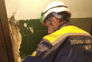 В Пензе пришлось вызывать спасателей, чтобы вызволить ребенка из квартиры