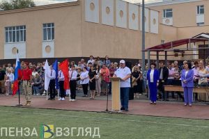 Олег Мельниченко посетил торжественную линейку в честь Дня знаний в школе №19