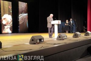 Симонов поблагодарил пензенских учителей за работу с детьми из Донбасса