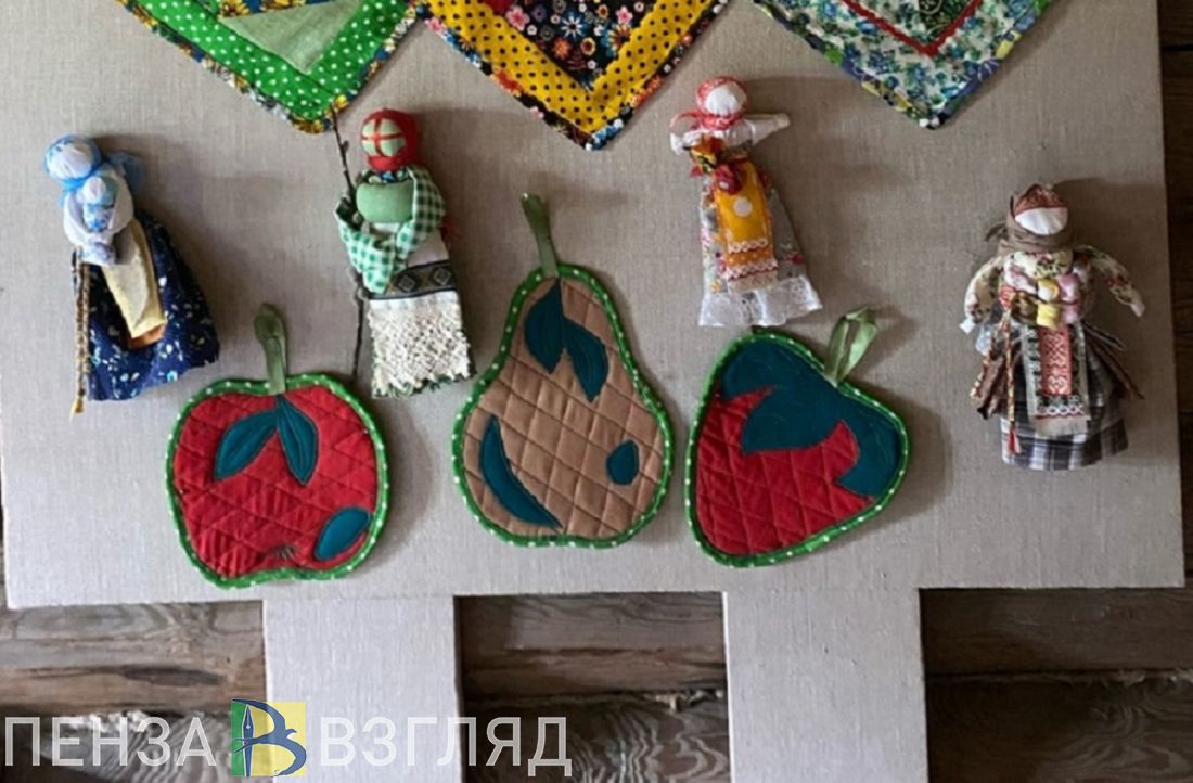 В Пензенской области детей научили делать обереговые куклы (6+)