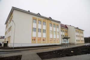 Олег Мельниченко рассказал о завершающемся строительстве школы в Чемодановке