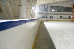 На пензенском крытом катке установили борта ледового поля