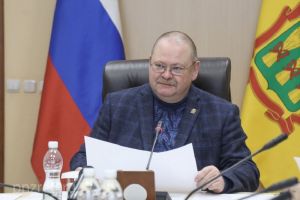 Мельниченко потребовал не допускать недобросовестных подрядчиков к проектам по благоустройству