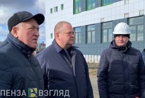 Мельниченко проверил, как продвигается строительство самой большой школы в ПФО в Спутнике