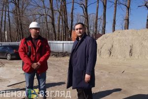 Комаров проверил, как ведется строительство школы в Заре