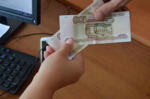 Стало известно, кто может рассчитывать на ежемесячную денежную выплату