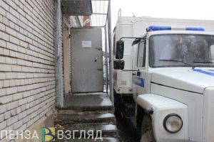 Кузнечанин вооружился лопатой и напал на гостя