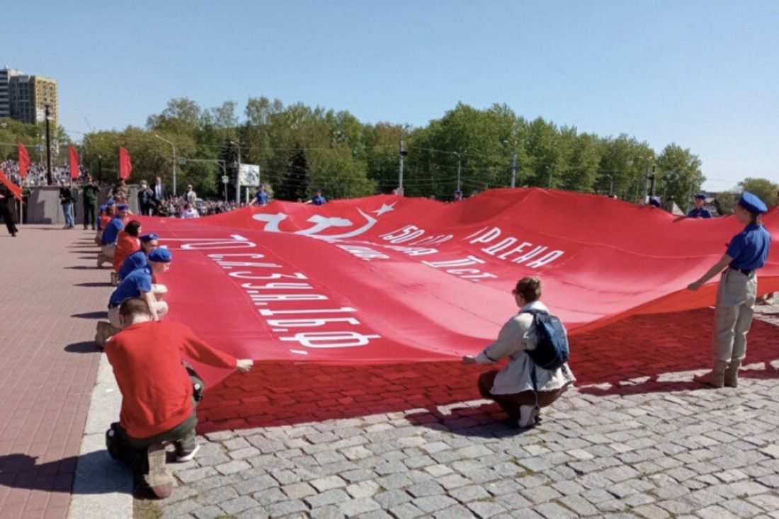 В Пензе развернут знамя Победы размером 200 квадратных метров