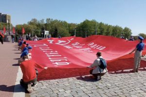 В Пензе развернут знамя Победы размером 200 квадратных метров