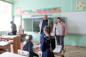 Олег Мельниченко поручил выделить 15 миллионов рублей на ремонт школы в Березовке