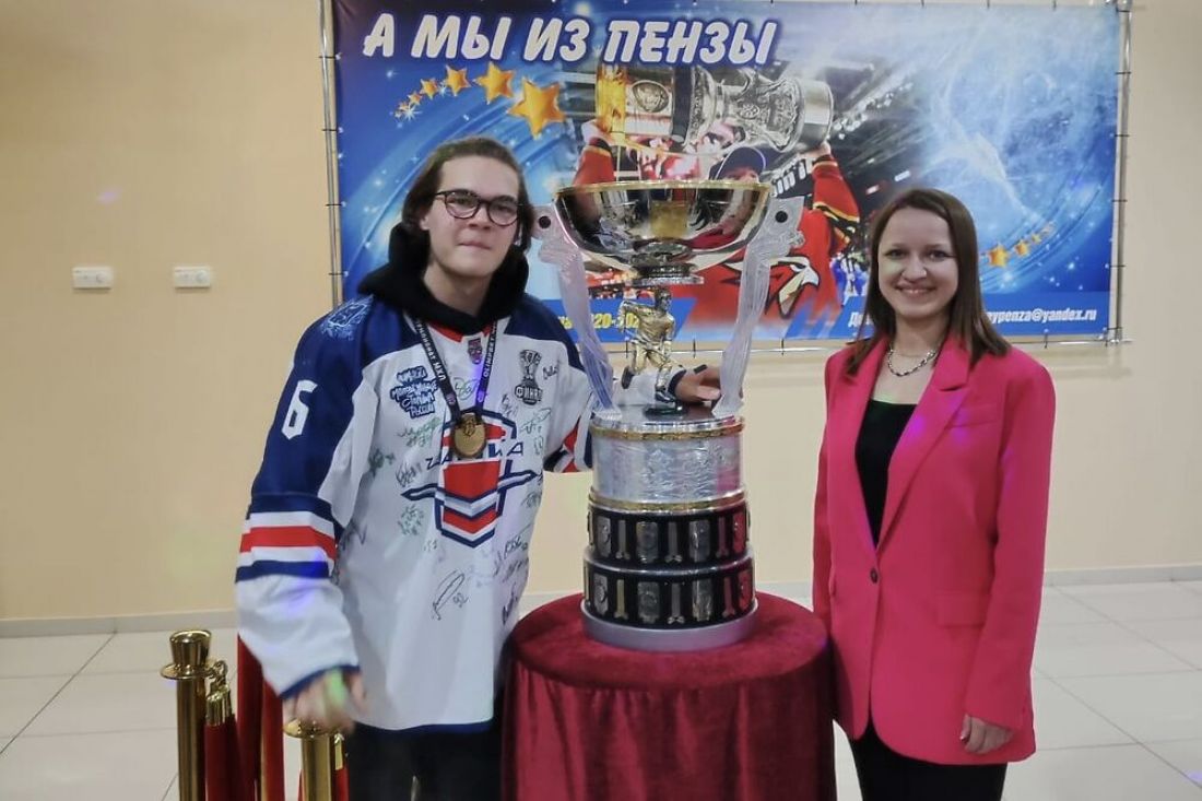 Воспитанник пензенской школы хоккея показал землякам Кубок Харламова