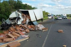 Стало известно, что случилось с водителем перевернувшегося грузовика в Мокшанском районе