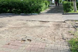 Тротуар на улице Советской в Пензе остался разрушенным несмотря на обещания мэрии