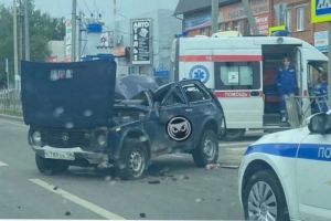 В Пензе на улице Перспективной  «Ниву» смяло в результате ДТП