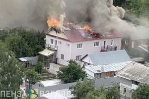 Появилось видео с места пожара в микрорайоне Райки в Пензе