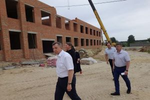 Александр Гришаев проверил, как идет строительство школ в Лунинском и Бессоновском районах