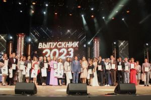 В Пензе прошел «Бал медалистов» для выпускников 2023 года