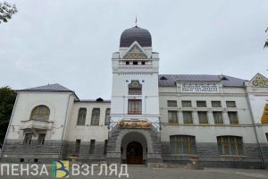 Пензенцы нашли на чердаке картину и подарили ее галерее