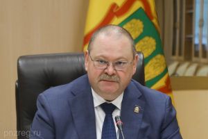 Олег Мельниченко раскритиковал районных чиновников за работу с документами по строительству новых дорог