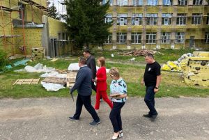 Комаров выразил недовольство темпами ремонта школы в Русском Камешкире