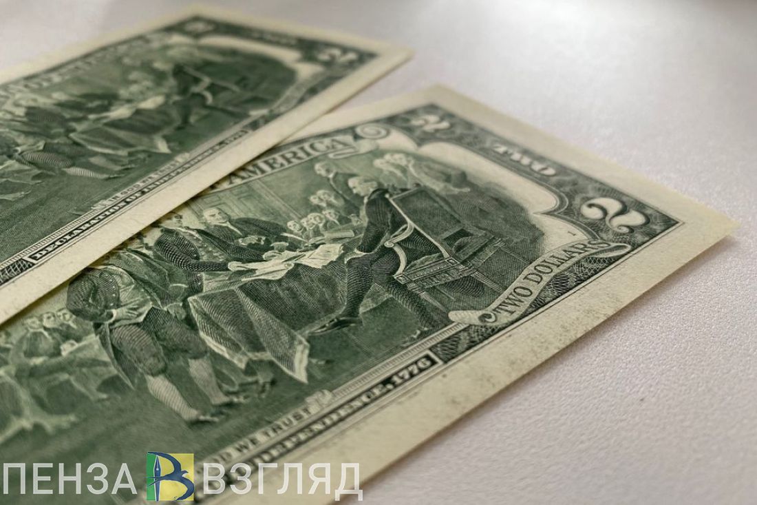 За 1 доллар на Московской бирже дают 100 рублей