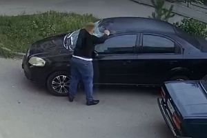 В Пензе мужчина разбил стекла в машине, чтобы поспать в салоне