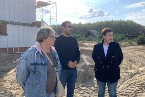 Замминистра Светлана Круглова оценила ход строительства школы в Большом Вьясе