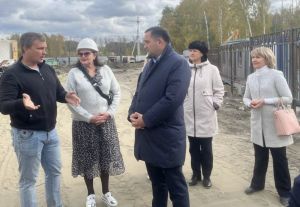 Алексей Комаров оценил ход строительства школы в микрорайоне ГПЗ-24