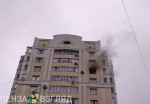 Появились фото и видео пожара в многоэтажке на улице Карпинского в Пензе
