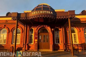 В Мокшане губернатор Мельниченко посетил реконструированную районную библиотеку