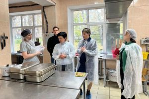 В пензенской школе выявлены нарушения правил организации питания