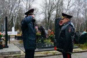 В Пензе открыли памятник экс-начальнику регионального УВД Александру Пронину
