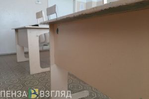 В селе под Пензой дети учатся, сидя в куртках и зимних сапогах