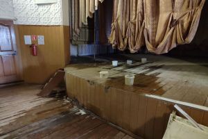 В Пензенской области чиновники обещают подумать о ремонте ДК, где льет с потолка