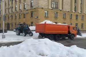 Завалы снега: россиянам перечислили ответственных за уборку сугробов