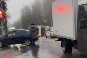 В Пензе реанимация приехала на место ДТП с  перевернувшейся «маршруткой»