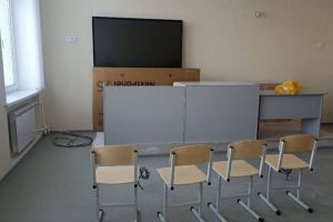 Мельниченко показал, как идет оснащение новой школы в селе Большой Вьяс