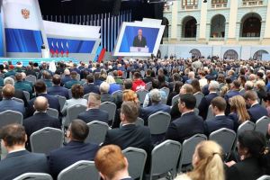 Мельниченко прокомментировал послание президента Федеральному собранию