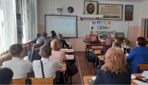 Участники фестиваля «Свети, звезда!» в Сердобске создали «музеи семьи в чемодане»