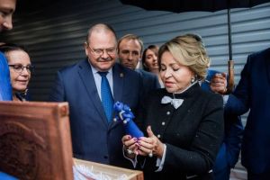 Мельниченко поздравил с днем рождения Валентину Матвиенко