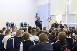Пензенские школьники встретились с известным космонавтом Самокутяевым