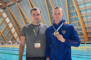 Мельниченко поздравил пловца Александра Харланова с победой на чемпионате России
