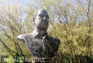 В Сердобске бюст актера Степанова нуждается в ремонте