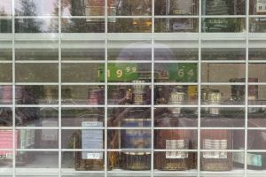 Ни капли алкоголя на майских праздниках: предложено запретить его продажу для всех с 28 апреля