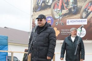 Мельниченко открыл  соревнования по мотокроссу в Бековском районе